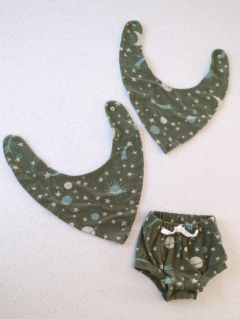 Cat & Jack Green Space-Print Bandana Bibs & Bloomer Set
